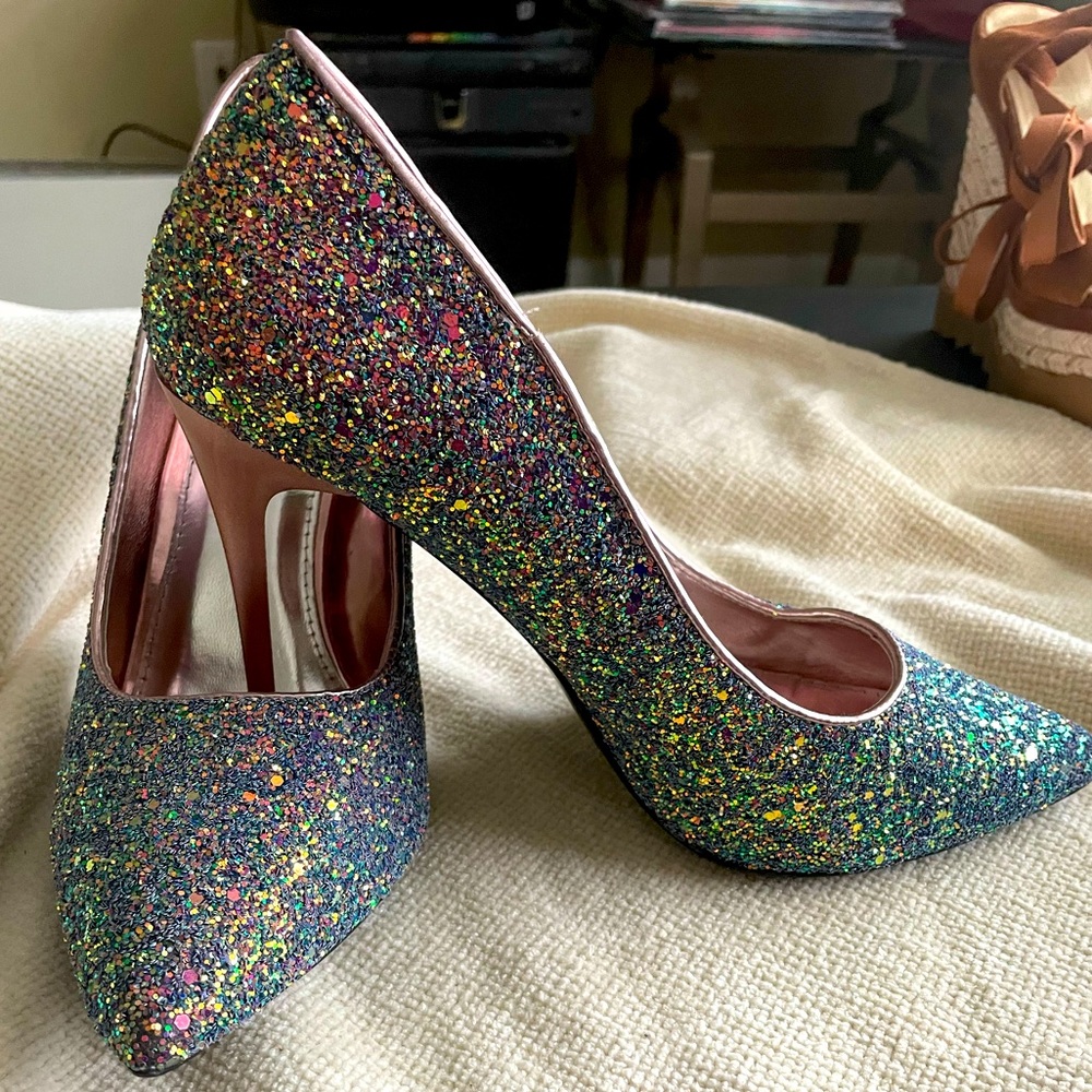 Hot TOMATO Multi color GLITTER PUMPS!